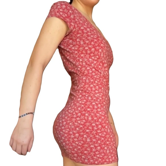 Red floral backless t-shirt dress - Picture 7 of 7